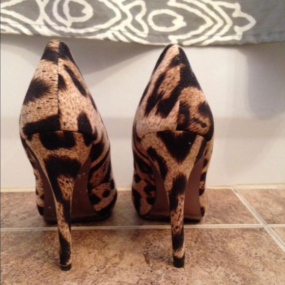 🪩Steve Madden Vivvaa Leopard Pump - Picture 2 of 7